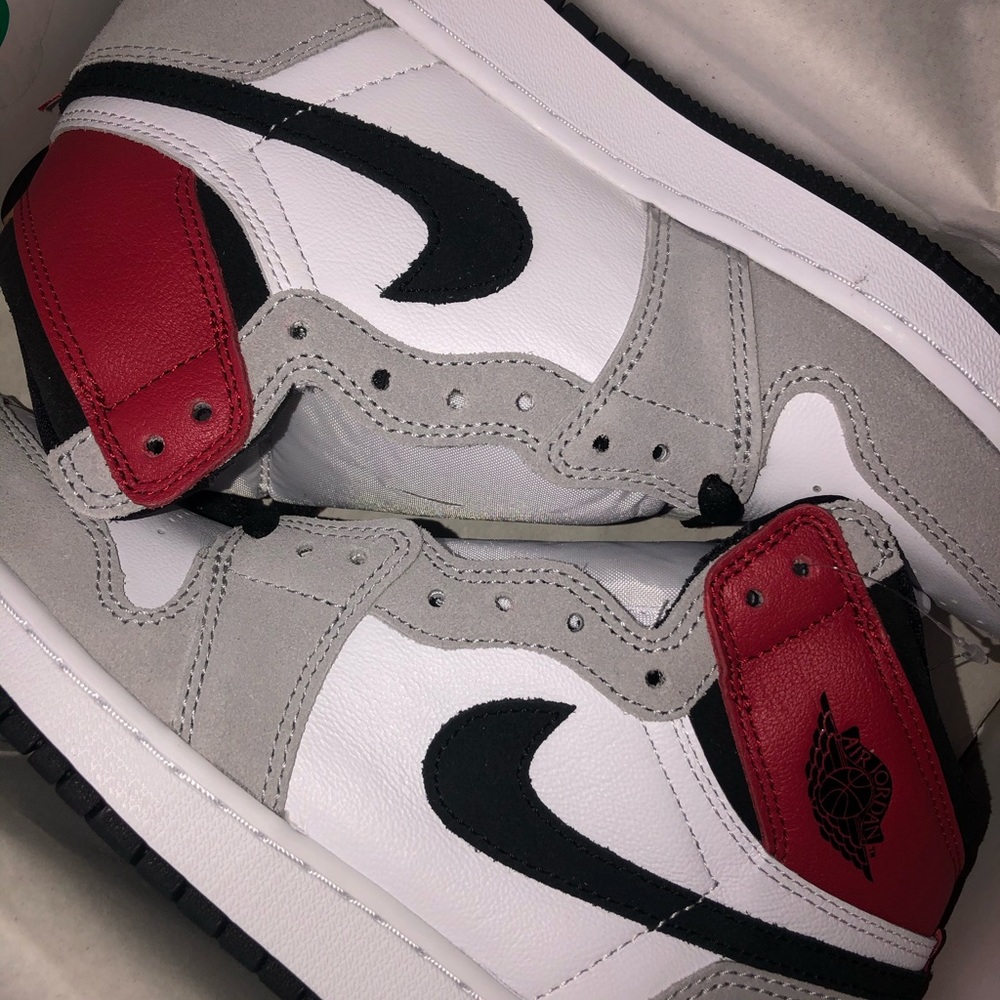 AJ1 LIGHT SMOKE GREY